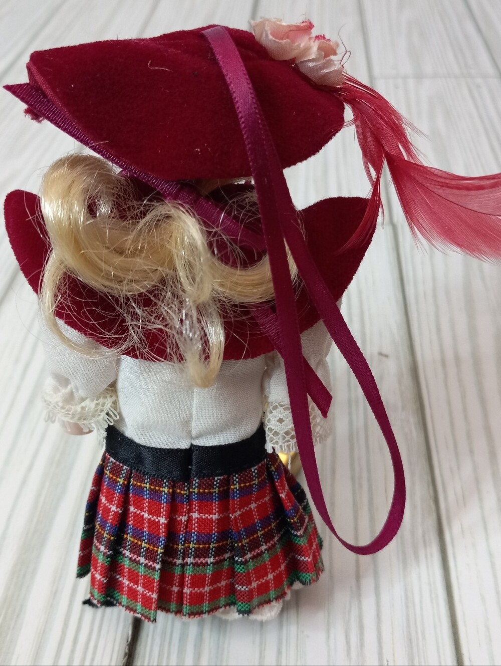 Vintage Danburry Mint Collection The Ladies of Fashion Porcelain Doll Christmas - Picture 4 of 5
